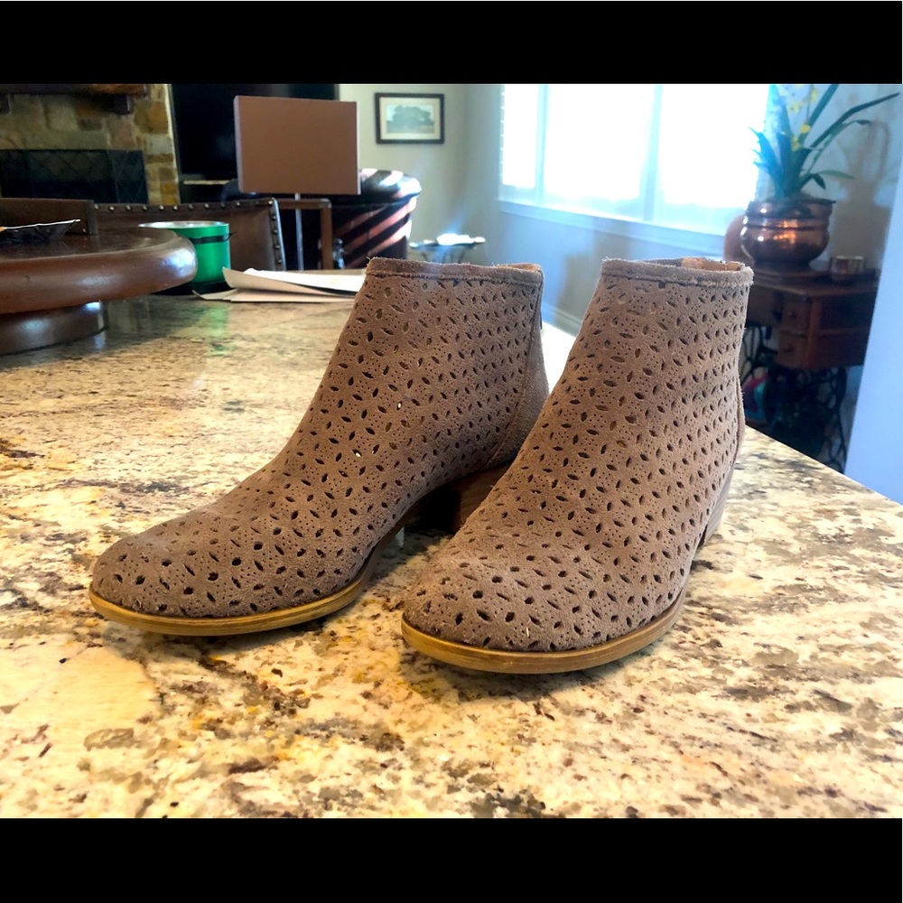 Lucky Brand ankle suede boots. 6.5.  Zipper. Tan